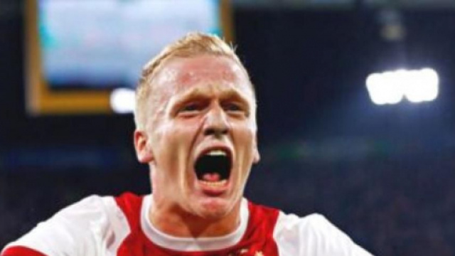 Donny Van de Beek ai tempi dell'Ajax.