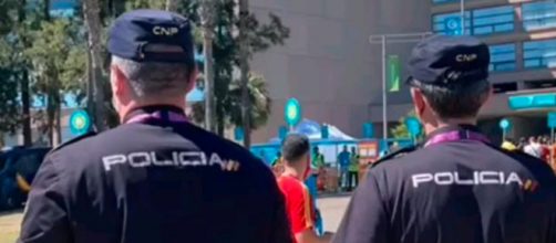 La ni&ntilde;a se encontraba en compa&ntilde;&iacute;a de una amiga al momento de la videollamada (Instagram, @policianacional)