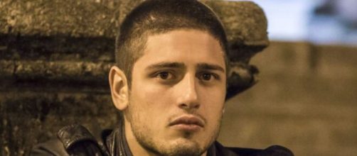 Lucas cogita entrar para o crime em 'Imp&eacute;rio'. (Reprodu&ccedil;&atilde;o/TV Globo)