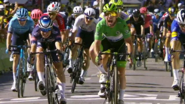 Mark Cavendish vince la tappa di Carcassonne