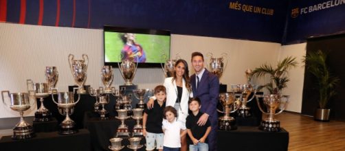 Lionel Messi junto a Antonela Roccuzzo y sus hijos Thiago, Meto y Ciro (Instagram/@leomessi)
