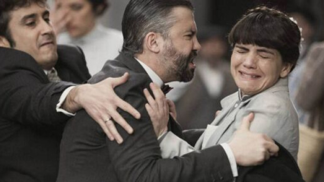 Una vita, spoiler Spagna: Laura mente al processo, Felipe fuori di s&eacute; la aggredisce.