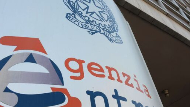 Concorsi Agenzia Entrate: usciti due nuovi bandi per 2420 posti.