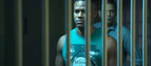 Dom sofre com racismo em 'Pega Pega'. (Reprodu&ccedil;&atilde;o/TV Globo)