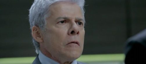 Cl&aacute;udio arma plano em 'Imp&eacute;rio' (Reprodu&ccedil;&atilde;o/TV Globo)