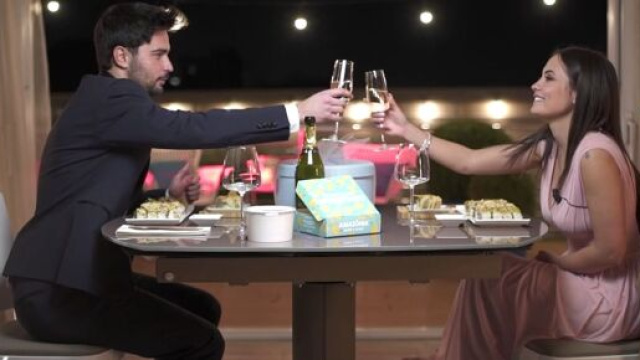 Uomini e Donne: Davide stacca dai social.