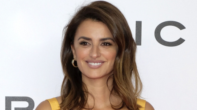 Tendenze tagli di capelli medi e acconciature: le baby braids e il long bob di Penelope Cruz per l'autunno 2021