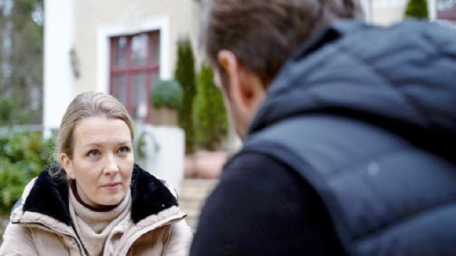 Tempesta d'amore: scoppia la passione tra Selina e Cornelius, Christoph disperato.