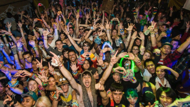 Rave party di Viterbo: sarebbe stato venduto Lsd al prezzo di 10 euro.