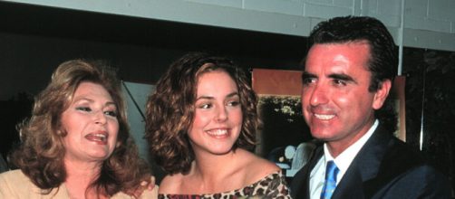 Ortega Cano y Roc&iacute;o Jurado con Roc&iacute;o Carrasco en medio (RRSS)