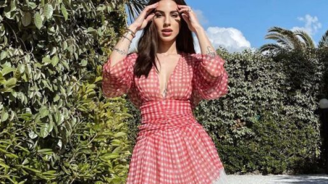 Giulia De Lellis parla della convivenza con Carlo: 'Viviamo insieme dal giorno zero'.