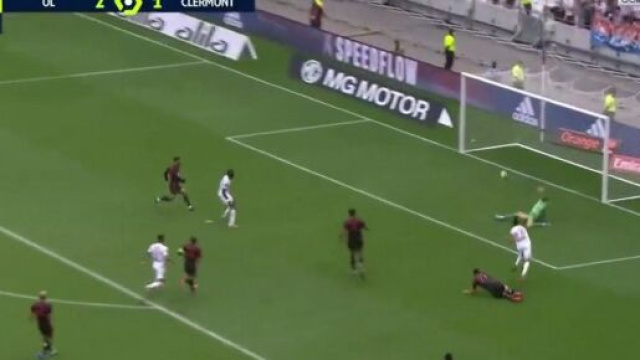 le but 'Joga Bonito' de Lucas Paquet&aacute; a ravi les supporters de la rencontre - Source : capture d'&eacute;cran, Twitter @Vidzwomens