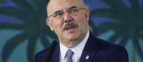 Milton Ribeiro disse que s&atilde;o os pais que escolhem onde far&atilde;o a matr&iacute;cula da crian&ccedil;a (Arquivo Blasting News)