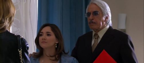 An&iacute;bal defende Liliana contra Nikki. (Reprodu&ccedil;&atilde;o/Televisa)