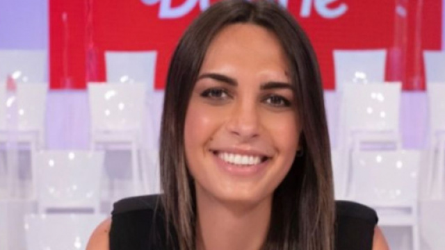 Uomini e Donne, prime parole della new entry Andrea Nicole: 'Sono femmina da otto anni per la legge'.