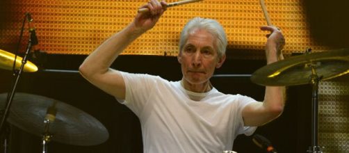 O baterista brit&acirc;nico Charlie Watts morreu aos 80 anos (Arquivo Blasting News)