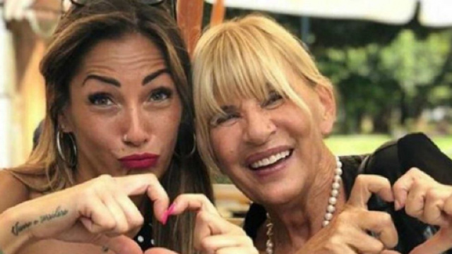 Ida contesa tra due corteggiatori, Riccardo non &egrave; presente.