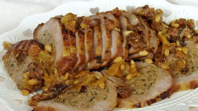 Agnello farcito con noci e mele, una succulenta ricetta.