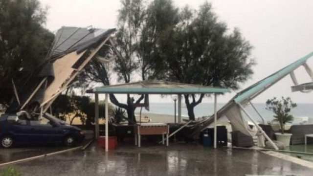 Calabria, maltempo: tromba d'aria a Falerna