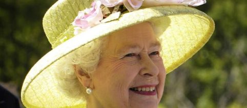 National Gallery will exhibit a portrait of Britain's queen where she looks like a corgi