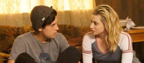 Riverdale e as influencias de Jughead sobre Betty. (Arquivo Blasting News)