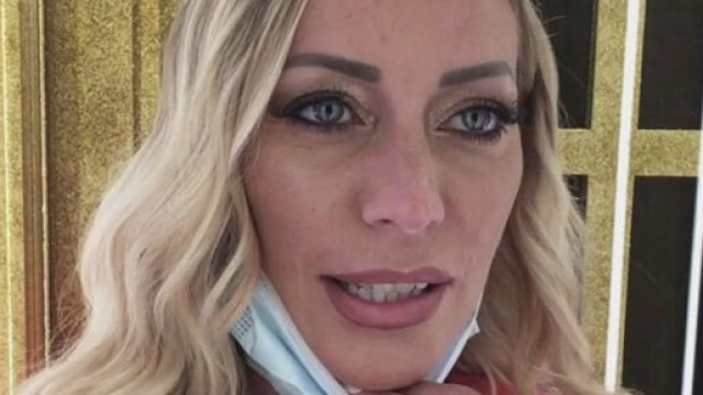 Karina Cascella lascia momentaneamente la televisione.