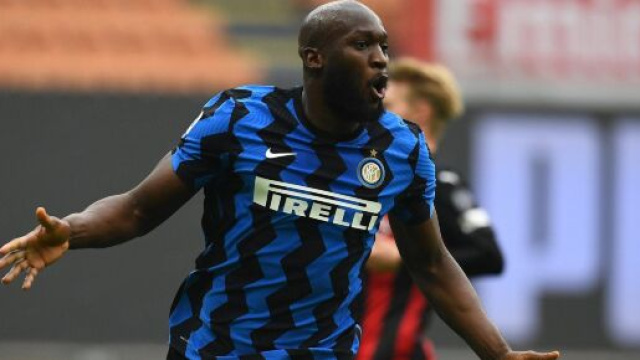 Il Chelsea vorrebbe Lukaku, ma l'Inter non lo molla.