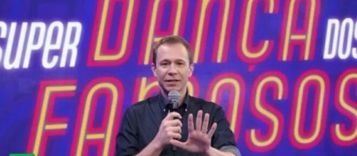 Tiago Leifert faz homenagem a Fausto Silva no 'Super Dan&ccedil;a dos Famosos' (Reprodu&ccedil;&atilde;o/TV Globo)