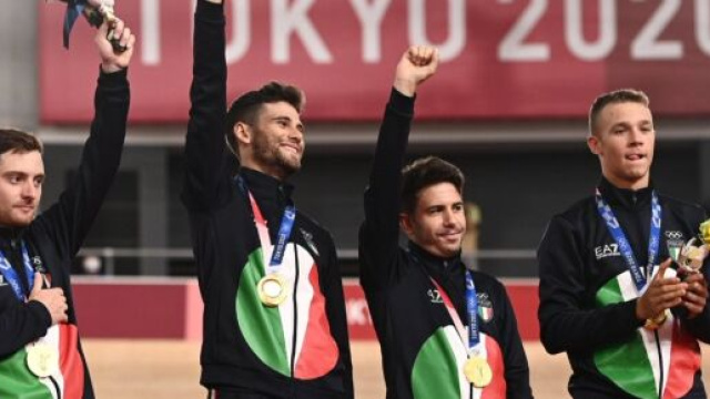 Consonni, Ganna, Lamon e Milan sul podio di Tokyo 2020.