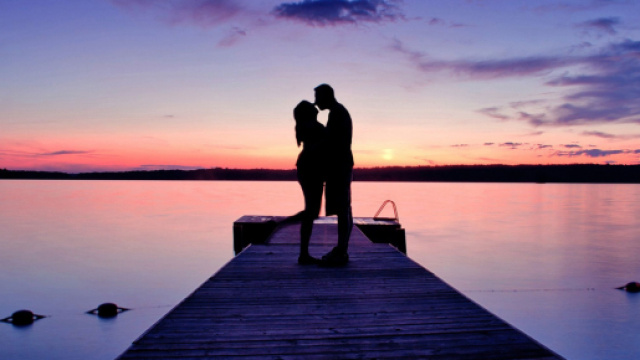 L'oroscopo di domani 9 agosto 2021: la Luna favorisce Ariete e Cancro in amore (1^ parte).