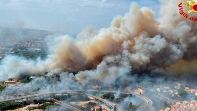 Gli incendi nei paesi bagnati dal Mediterraneo sono sempre pi&ugrave; frequenti.