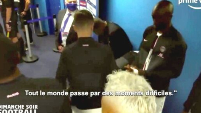 L'&eacute;change avec les micros entre Wijnaldum et Mbapp&eacute; (Source : capture Youtube)