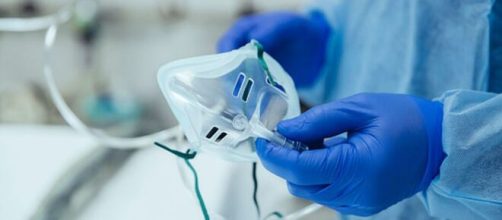 Primer plano de una mascarilla m&eacute;dica (Fuente: Getty Images)