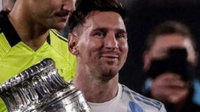 Les larmes de Messi &eacute;meuvent le monde du football (capture YouTube)