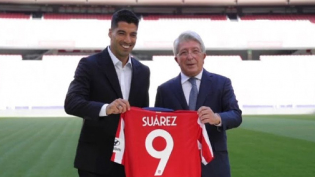 Luis Suarez e il presidente dell'Atletico Madrid Cerezo.