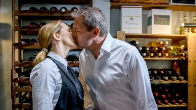 Tempesta d'amore, trame tedesche: Christoph e Rosalie si baceranno appassionatamente.