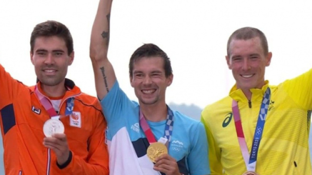 Tom Dumoulin sul podio delle Olimpiadi di Tokyo 2020.