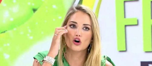 Alba Carrillo ataca mintiendo a Roc&iacute;o Flores y las redes estallan (@telecinco.es)