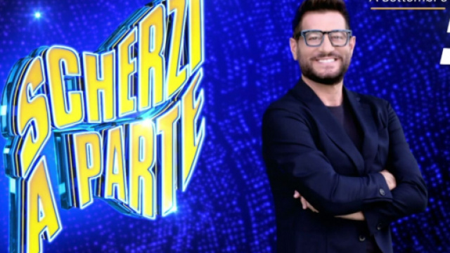 Scherzi a Parte, intervista a Enrico Papi: 'Mi sono messo in gioco, a lavoro con un progetto per un programma preserale su Canale 5'.