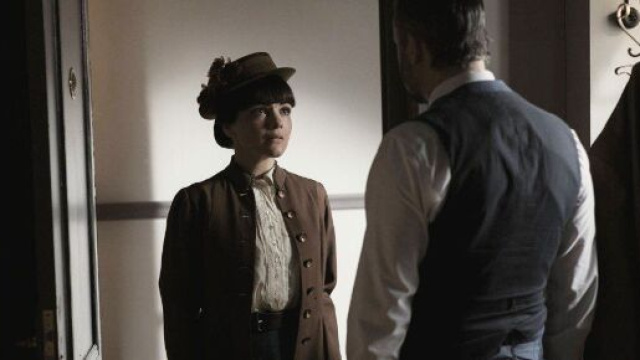 Una Vita, spoiler al 19 settembre: Laura scagiona Genoveva, Ildefonso rifiuta Camino