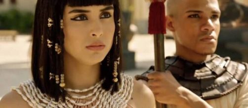 Asenate em 'G&ecirc;nesis'. (Reprodu&ccedil;&atilde;o/RecordTV)