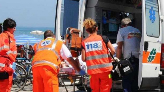 20enne muore annegato al mare. (foto di repertorio)