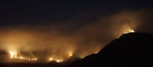 El incendio de Sierra Bermeja contin&uacute;a imparable (Infoca)