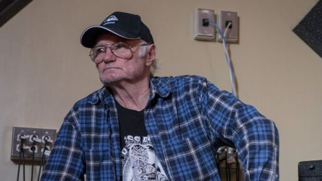 Michael Chapman in studio di registrazione.