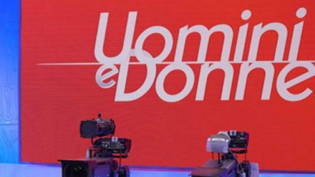 Uomini e Donne, prima puntata 13 settebre: in studio i tronisti Joele, Nicole, Matteo e Roberta.