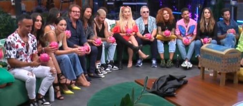 La casa del reality empieza ya a sacudirse por los problemas entre sus integrantes (@SecretStory_es)