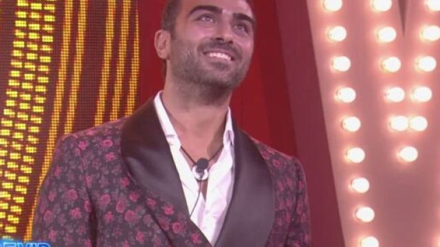 GF Vip, Antinolfi si presenta come l&rsquo;ex di Belen: Bruganelli-Volpe non gradiscono.