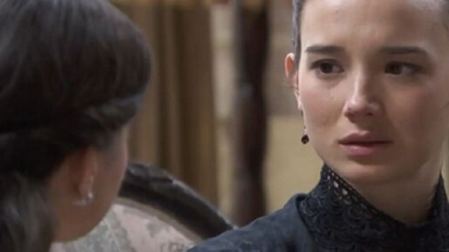 Una vita, trame Spagna: Anabel apprende che Camino ama Maite.