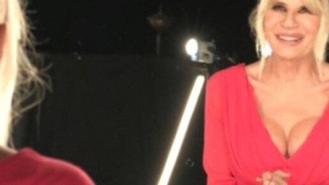 Uomini e donne, Gemma Galgani fa il botto di ascolti con l'operazione al seno (Video).