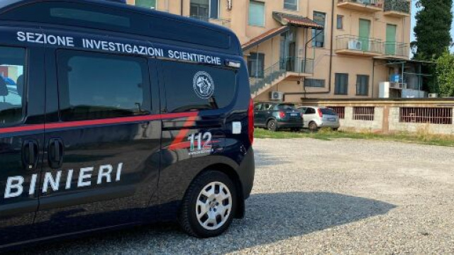 Milano, 15enne si getta dal dodicesimo piano: l'ombra della sfida online, aperta inchiesta